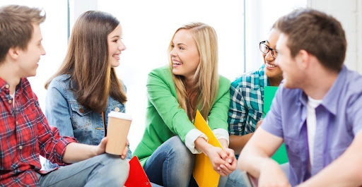 Menciptakan Kedekatan Lewat Komunikasi yang Ramah dan Konsisten